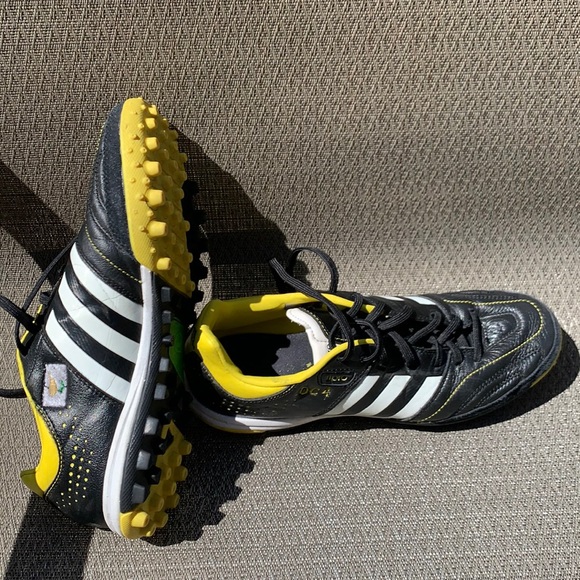 Indoor shoes. Adidas 11core. M 7.5, W 8.5 - Picture 1 of 3
